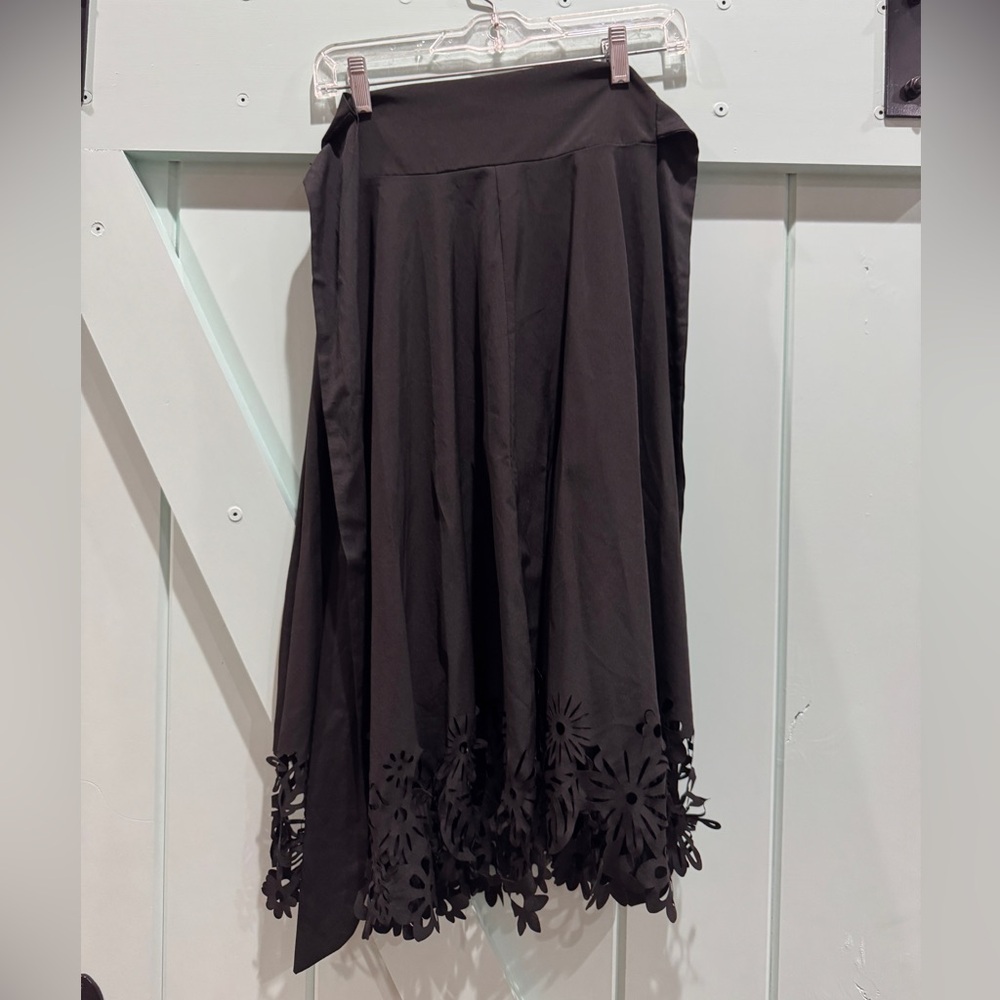 Elegant Black Floral Hem Skirt